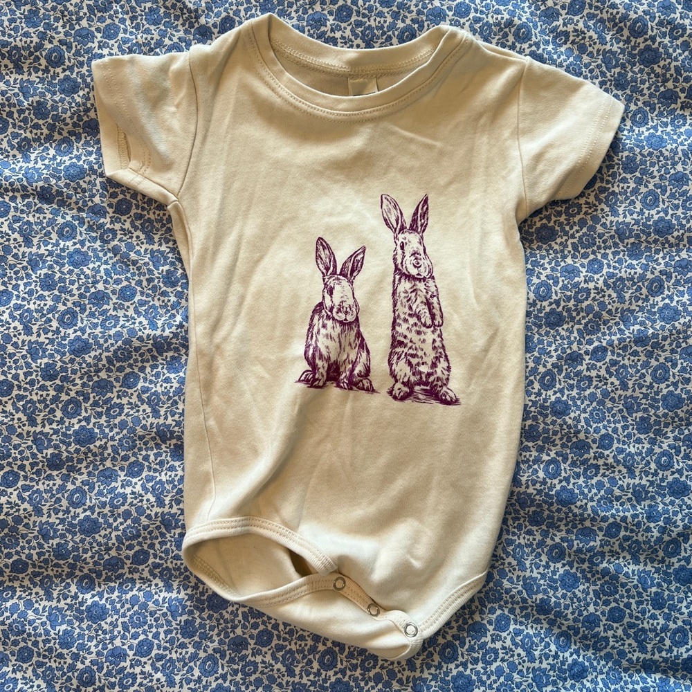 Lamplighter Brewing Co Bunnies Onesie 12-18M/perfect f/Cambridge MA beer parents